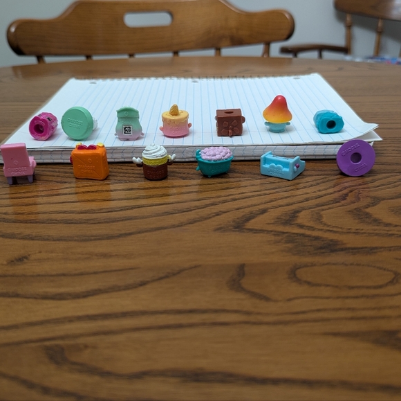 Lot of 13 Shopkins. Various themes.  GUC. - Picture 4 of 8